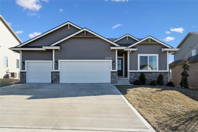 /international/us/2106-autumn-blaze-drive-norwalk-ia-110105712203/