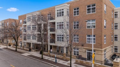 /international/us/1915-n-water-st-milwaukee-wi-110106340370/