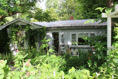 /international/us/7-maple-street-milbridge-me-110100773683/