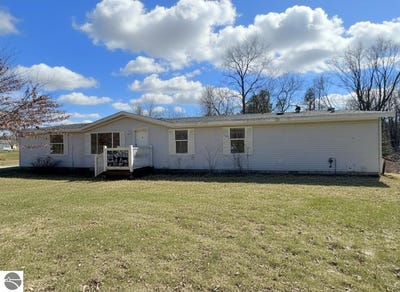 /international/us/10389-s-grant-avenue-clare-mi-110107232594/