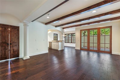 /international/us/2510-n-henderson-dallas-tx-110108545859/