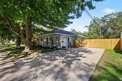 /international/us/1234-langeland-avenue-muskegon-mi-110120097450/