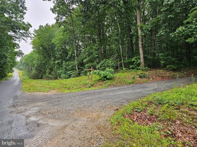 /international/us/12442-clark-road-worton-md-110100255421/