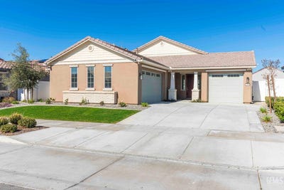 /international/us/14706-pemberley-passage-avenue-bakersfield-ca-110097363905/