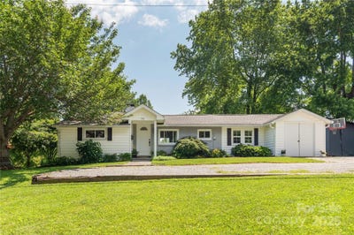 /international/us/540-oak-grove-road-flat-rock-nc-110100305600/