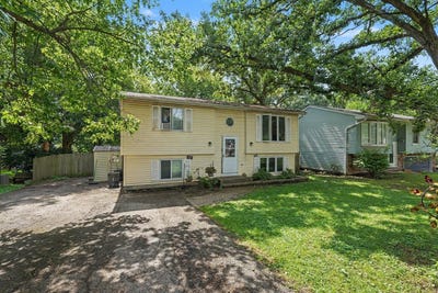 /international/us/9005-shady-lane-wonder-lake-il-110119884322/