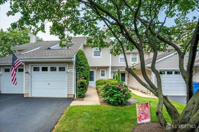 /international/us/10-woodmere-drive-sayreville-nj-110109804928/