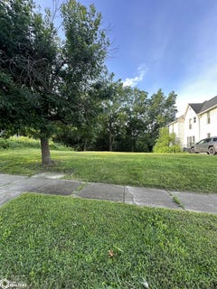 /international/us/210-w-woodland-avenue-ottumwa-ia-110100974485/