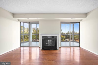 /international/us/19355-cypress-ridge-terrace-leesburg-va-110120766907/