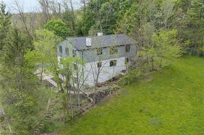 /international/us/58-w-orange-street-chagrin-falls-oh-110107991124/