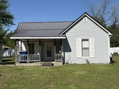 /international/us/110-s-walnut-houstonia-mo-110107779196/