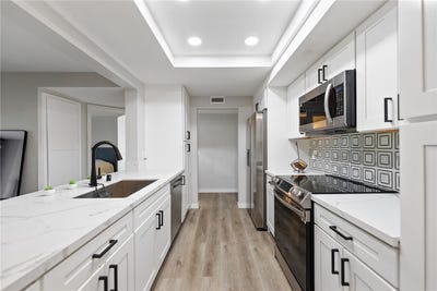 /international/us/1040-e-washington-escondido-ca-110104848524/