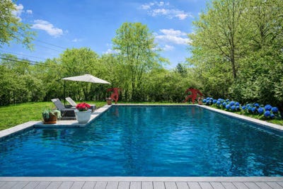 /international/us/14-murray-pl-bridgehampton-ny-110107536228/