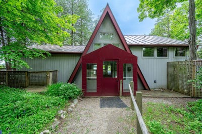 /international/us/705-cedar-beach-road-charlotte-vt-110108548426/