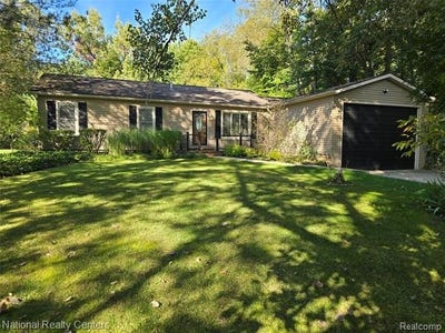 /international/us/9404-edward-drive-brighton-twp-mi-110120054999/