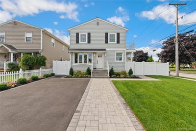 /international/us/3914-waverly-avenue-seaford-ny-110108469394/