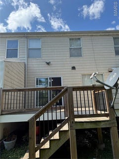 /international/us/305-sturbridge-village-drive-hazelwood-mo-110102178739/