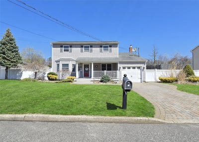 /international/us/15-brush-hollow-road-holbrook-ny-110107455566/