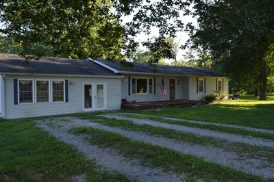 /international/us/1958-county-road-1020-n-fairfield-il-110119403851/