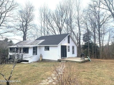 /international/us/261-fox-hill-road-northville-ny-110107763454/