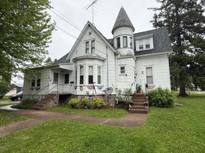/international/us/84-pearl-street-clintonville-wi-110108177316/