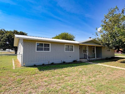 /international/us/102-w-llano-street-llano-tx-110119969214/