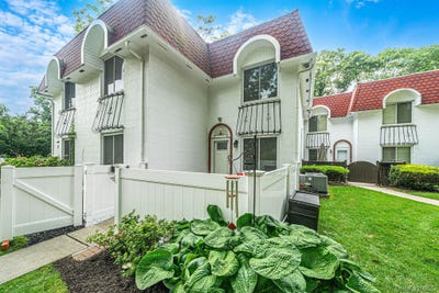 /international/us/401-birchwood-road-medford-ny-110119549425/