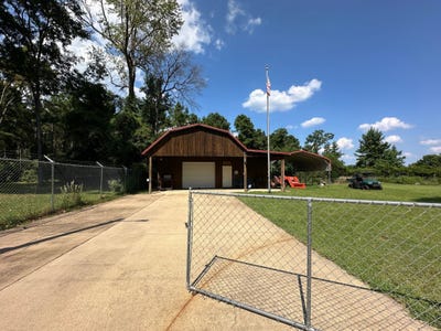 /international/us/381-county-road-3636-jefferson-tx-110101910488/