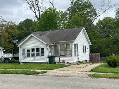 /international/us/706-n-cross-robinson-il-110107810439/