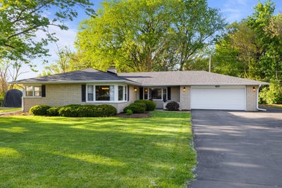 /international/us/415-maplewood-drive-sycamore-il-110107995926/