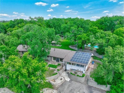 /international/us/1045-oakgreen-avenue-n-west-lakeland-twp-mn-110097857042/