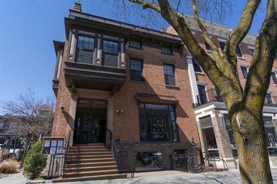 /international/us/417-broadway-saratoga-springs-ny-110107342966/