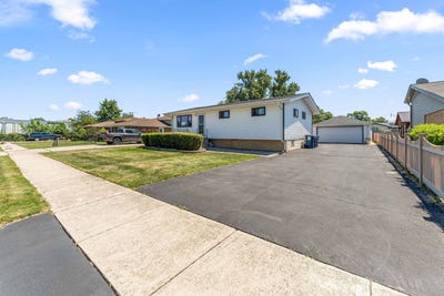 /international/us/7717-w-81st-street-bridgeview-il-110108547072/