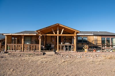 /international/us/250-frontier-trail-datil-nm-110106188305/
