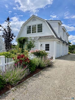/international/us/165-middle-beach-road-madison-ct-110108956203/