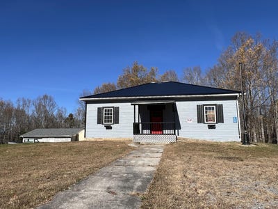 /international/us/2654-pinhook-rd-peterstown-wv-110103421116/