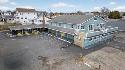 /international/us/1-angell-road-narragansett-ri-110106469095/