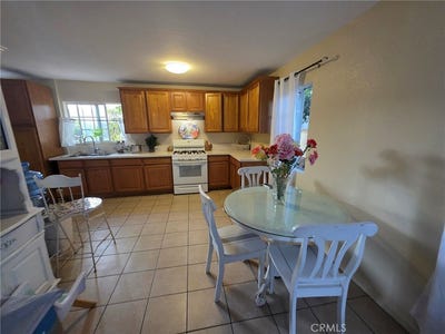 /international/us/211-e-119th-street-los-angeles-ca-110098689258/
