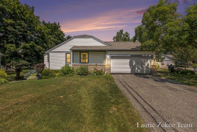 /international/us/40-skyline-circle-nw-grand-rapids-mi-110100941996/