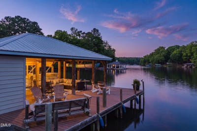 /international/us/370-robinson-ferry-road-macon-nc-110108222894/