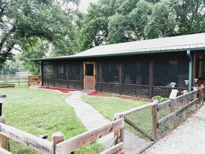 /international/us/858-n-riverview-lane-mountain-view-ar-110099013356/