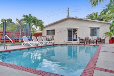 /international/us/208-sw-2nd-ave-hallandale-beach-fl-110093455968/