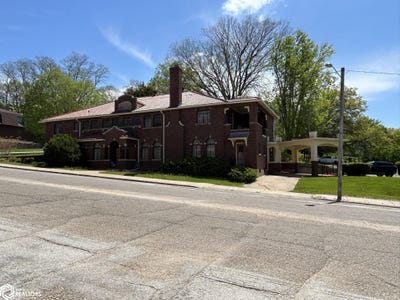 /international/us/220-n-court-street-ottumwa-ia-110099207583/