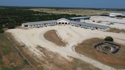 /international/us/612-service-county-rd-carrizo-springs-tx-110119692209/