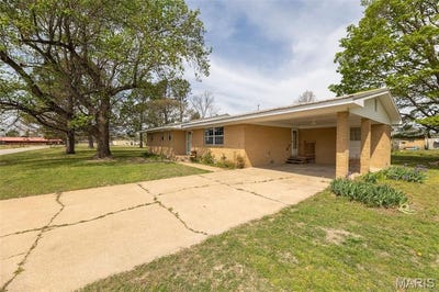 /international/us/323-marler-street-neelyville-mo-110107036822/