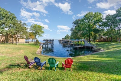 /international/us/355-beachside-drive-trinidad-tx-110101607802/