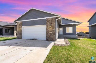 /international/us/1805-e-71st-st-n-sioux-falls-sd-110108297375/