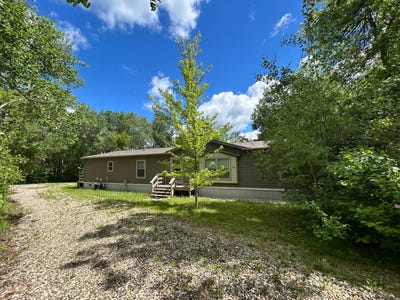 /international/us/25-boundary-lake-dunseith-nd-110107396695/
