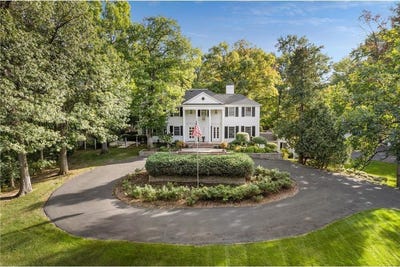 /international/us/6321-interlachen-boulevard-edina-mn-110097479217/
