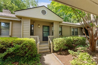 /international/us/4102-dominic-lane-asheville-nc-110108219635/